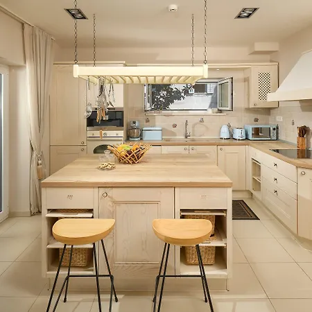 Sun Paradise فيلة